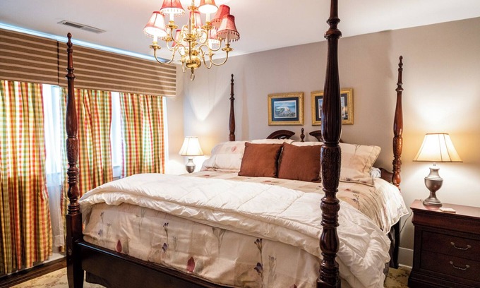 Lancaster House | Guest House Of Kentucky (King - 2nd Floor)