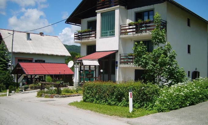 Crni Lug House | Guest House Raukar