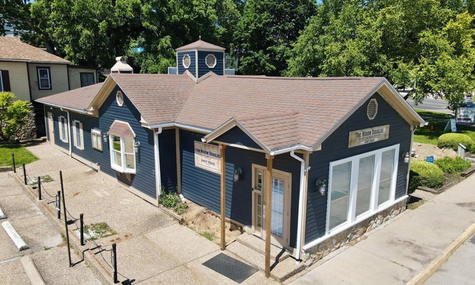 Hannibal Cottage | Guest House with a River View, located downtown Hannibal, MO—- No Cleaning Fee