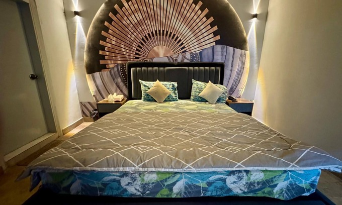 Karachi Hotel | Guest House With Air Condition And Flat Screen TV