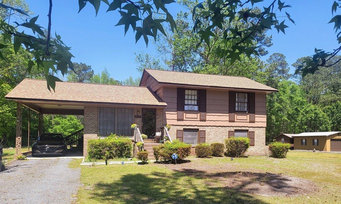 Barker Ten Mile House | 🌈guest room PET FRIENDLY ONLY 1.4 MILES FROM I-95