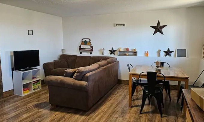 Springfield Apartment | Guest suite, in the country.