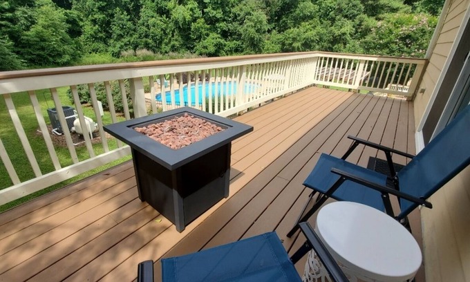 Willow Spring Apartment | Guesthouse on private 16 acre country estate.