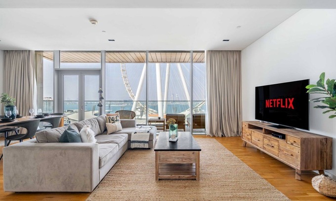 Dubai Apartment | GuestReady - Majestic Ain Dubai from your balcony