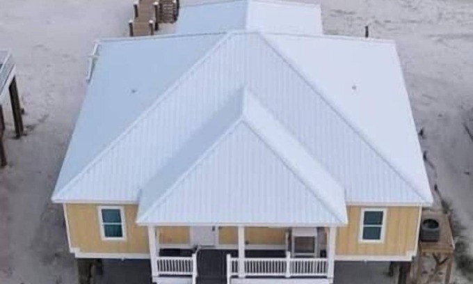 Surf Side Shores House | Gulf front House on white sand private beach in Ft. Morgan - Gulf Shores area.