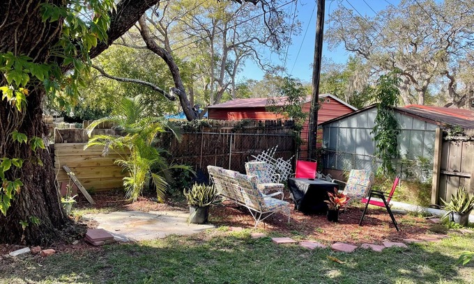 Lakewood Villas House | Gulf Side Getaway near Downtown Beaches