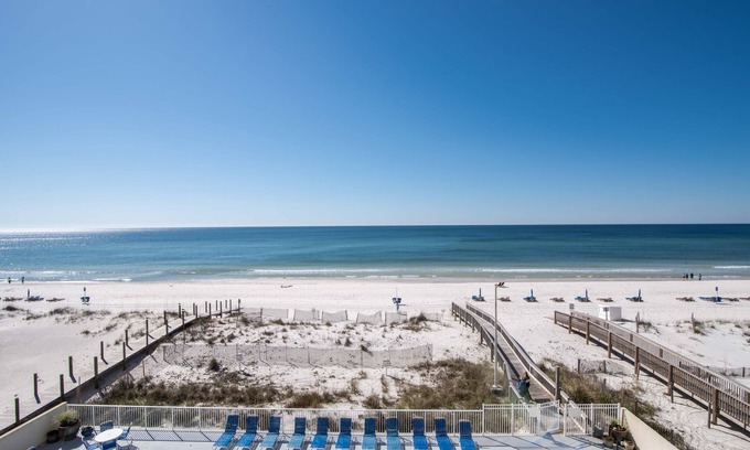 Gulf Shores Hotel | Gulf Tower 8b 2 Bedroom Condo by RedAwning