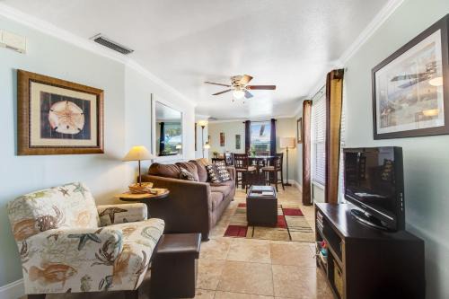 Bradenton Beach Apartment | Gulf View Cottage #3
