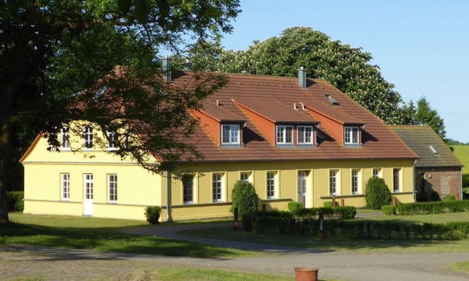 Gingst Apartment | Gut Rattelvitz Parterre A, hochwertig, Sauna, Kamin, eTankstelle, Spielscheune, 15.000qm Parkland