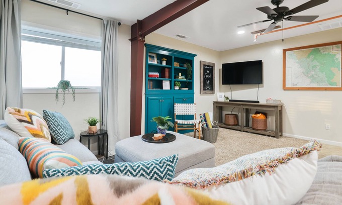 Tulare Apartment | Gym, Pool Table, & Country Views @ The Sunset Loft | 2 Bed, 1 Bath