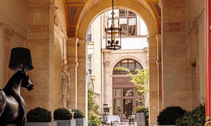 8th Arrondissement Hotel | Hôtel de Pourtalès