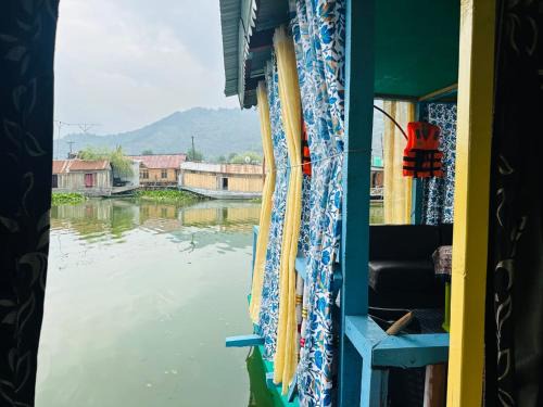 Dal Lake Boat Rental | H.B Rocket paradise