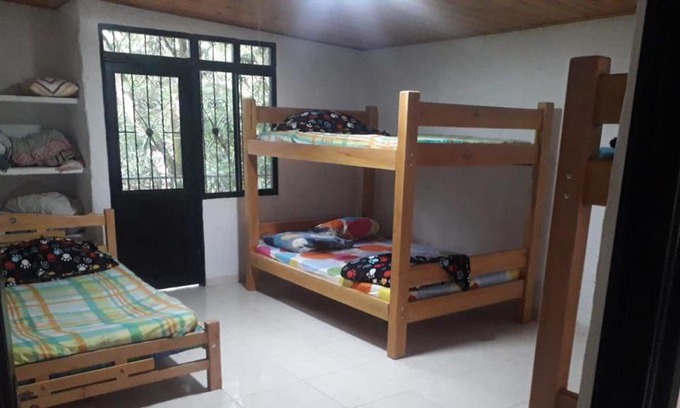 Coello House | Habitación privada en finca vacacional con piscina y parqueo