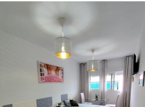 Camas House | Habitacion Familiar LOVELY SEVILLA con baño compartido