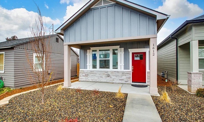 Depot Bench House | #HabitueHomes - Bennett's Bungalow