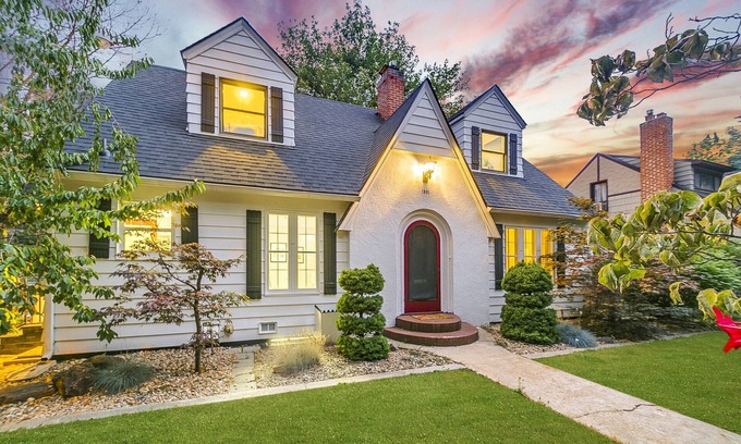 North End House | #HabitueHomes - Hand House - Hot Tub! 3 Floors!