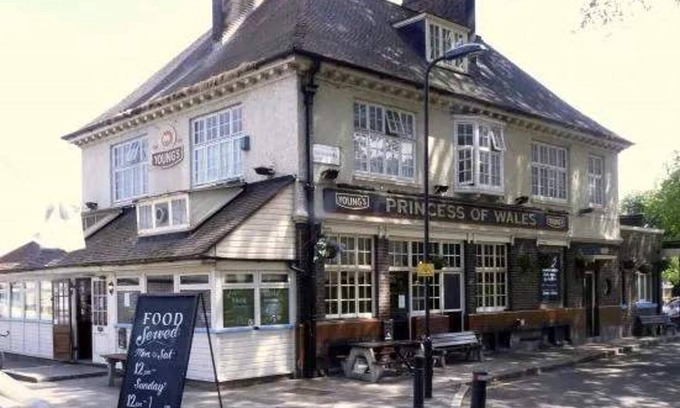 Leabridge House | Hackney E5 - Perfect for Couples Getaway