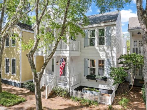 Haile Plantation House | Haile Village Hideaway 3 Beds with Crib and Hot Tub Near UF