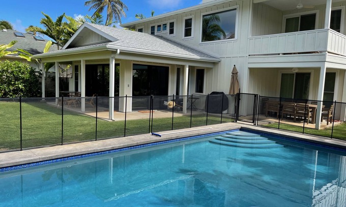 Lanikai House | Hale Nani Lanikai: Beautiful Tropical Home Close to Beach w/Pool, Yard & AC