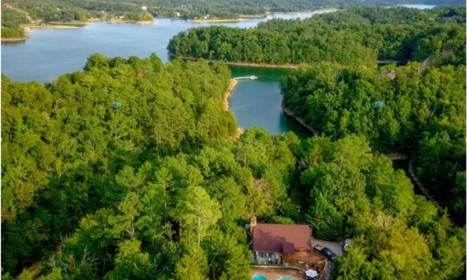 Sevierville House | Haleywood, Private 125 acres on Lake Douglas with 2 cabins, Seasonal Pool, Boat Dock, Free Ticket!