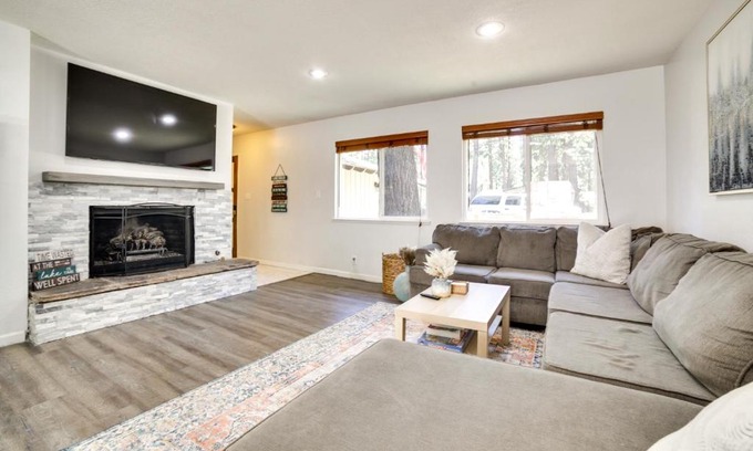 Al Tahoe House | half Mi to Lake Tahoe Pet-Friendly Cabin