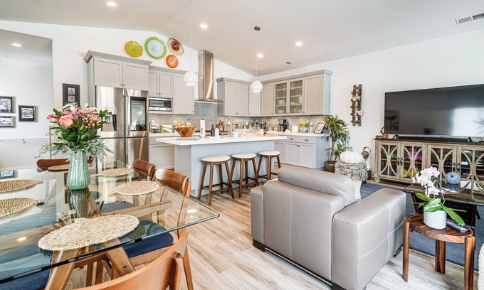 Half Moon Bay House | Half Moon Bay Vacation Rental: 1 Mile to Beach!