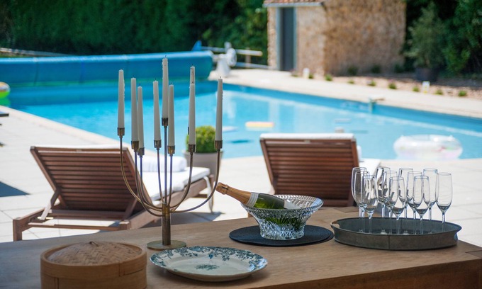 Boughton House | Hall Farmhouse. dog friendly, large outdoor pool, hot tub, firepit & XL BBQ