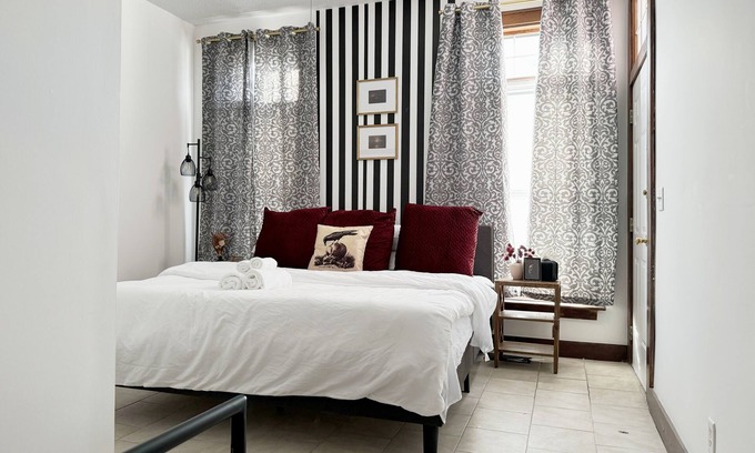 Evansville Apartment | Halloween Suite/2BD/1BA Apt in Holiday Housenn