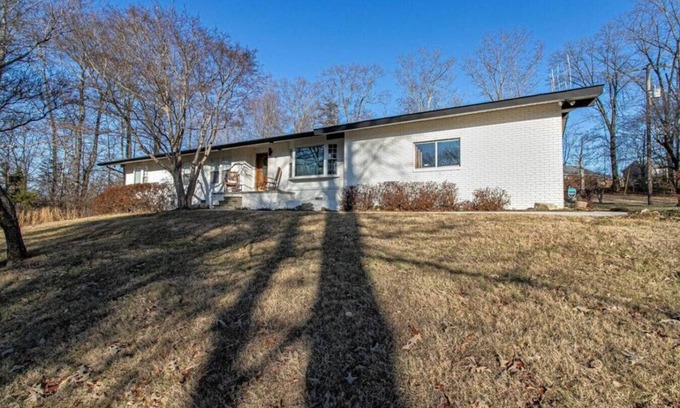 Ashley Oaks House | Halls Rancher on 3 Private Acres