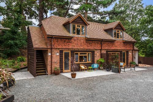 Netley House | Hamble Retreat Studios and Lodge