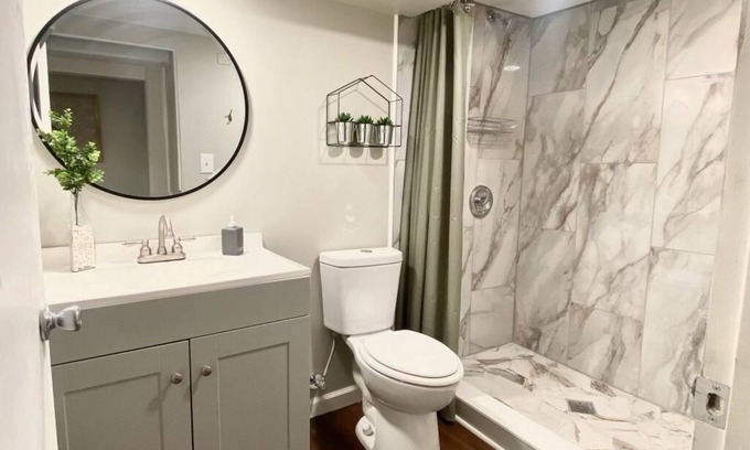 St. Louis Apartment | Hampton Hideaway - Prime STL Location 1BR/1BA