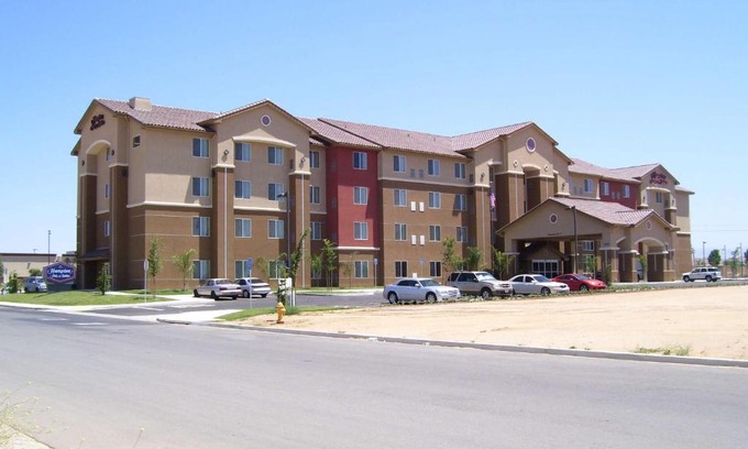 Greenacres Hotel | Hampton Inn and Suites Bakersfield North-Airport