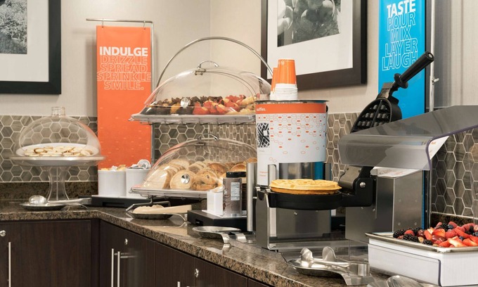 Appleton Hotel | Hampton Inn Appleton-Fox River Mall Area