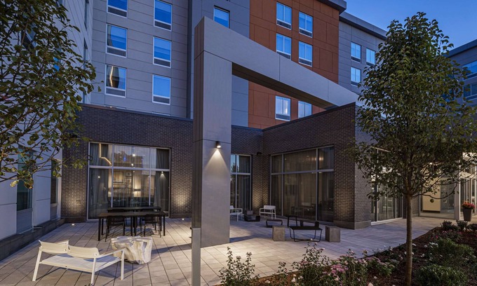 Woburn Hotel | Hampton Inn Boston Woburn