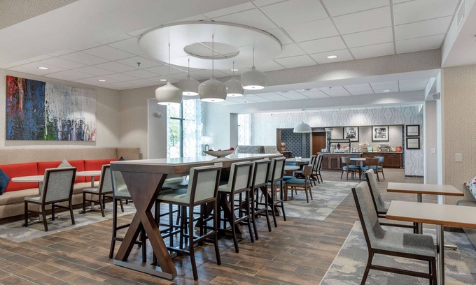 Camden Hotel | Hampton Inn Camden