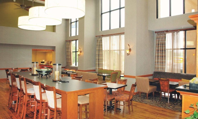 Clinton Hotel | Hampton Inn Clinton