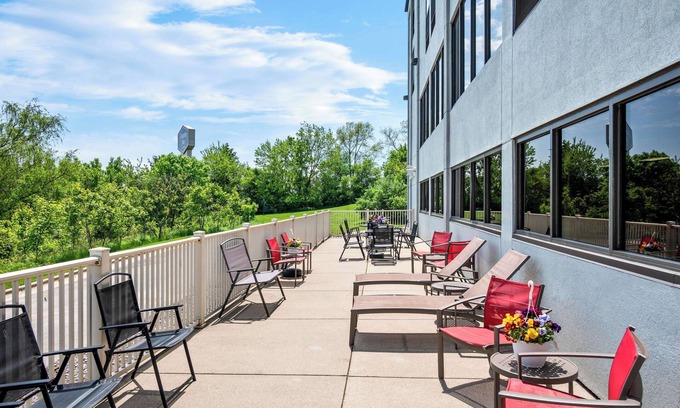 Alpine Center Hotel | Hampton Inn Grand Rapids-North