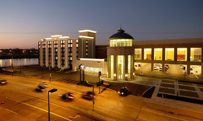 Green Bay Hotel | Hampton Inn Green Bay Downtown