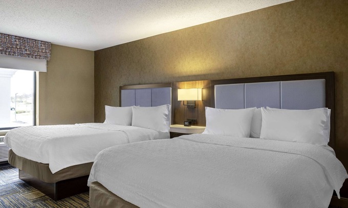 Greenfield Hotel | Hampton Inn Greenfield