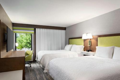 Brookfield Hotel | Hampton Inn Milwaukee Brookfield