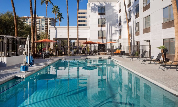 Camelback East Hotel | Hampton Inn Phoenix-Biltmore