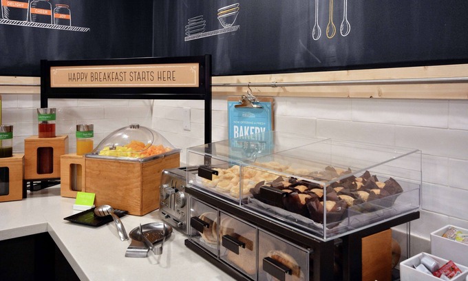 Northeast Raleigh Hotel | Hampton Inn Raleigh-Capital Blvd. North