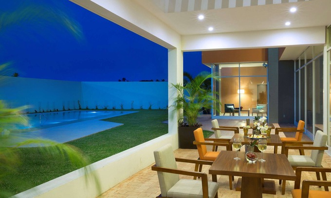 Paraiso Hotel | Hampton Inn & Suites by Hilton Paraiso