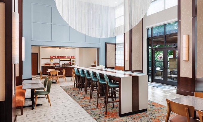 Twin Brook Hotel | Hampton Inn & Suites Chattanooga/Hamilton Place