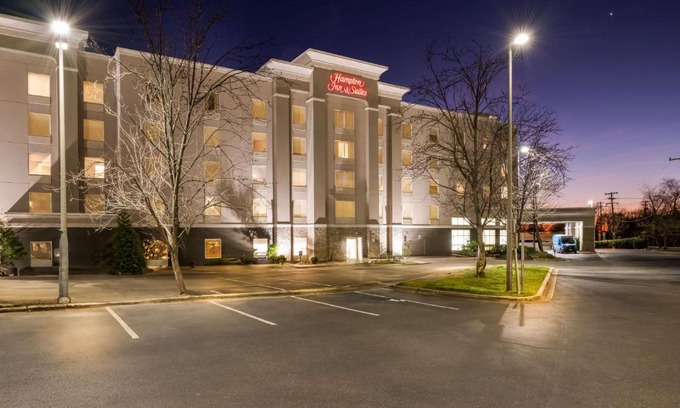 Paw Creek Hotel | Hampton Inn & Suites Charlotte-Airport