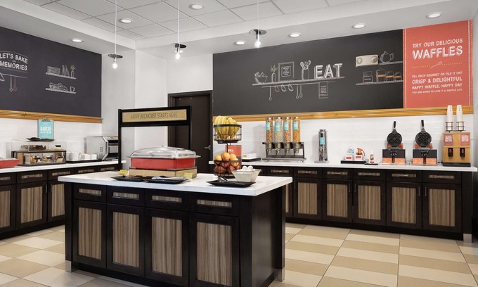 Biggs Field Hotel | Hampton Inn & Suites El Paso/East