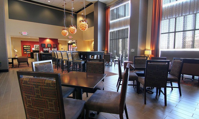 Grand Forks Hotel | Hampton Inn & Suites Grand Forks