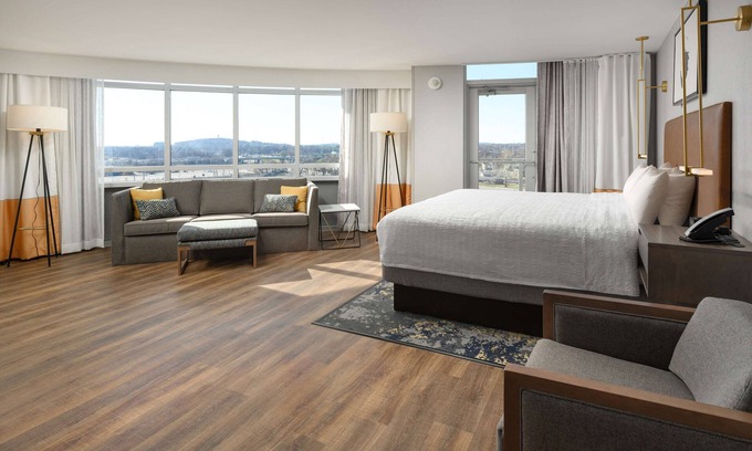 Huntsville Hotel | Hampton Inn & Suites Huntsville Downtown