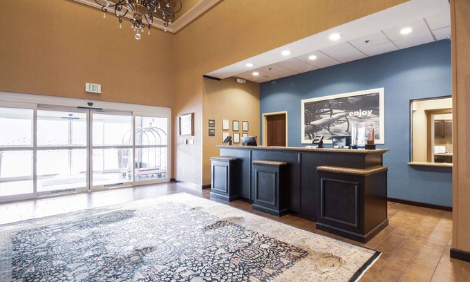 Owens Cross Roads Hotel | Hampton Inn & Suites Huntsville Hampton Cove