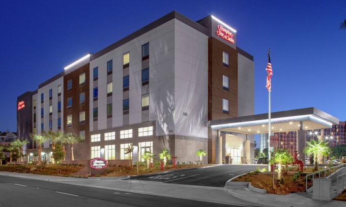 Airport Area Hotel | Hampton Inn & Suites Irvine-Orange County Airport